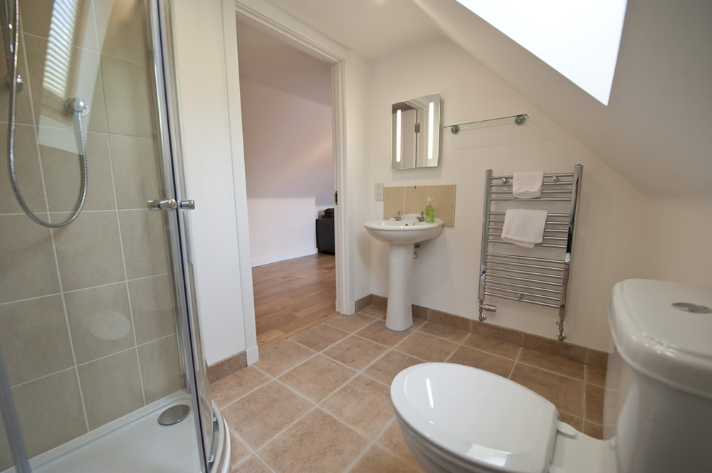Fully fitted kitchen with range oven, coffee machine, dishwasher, washer-dryer