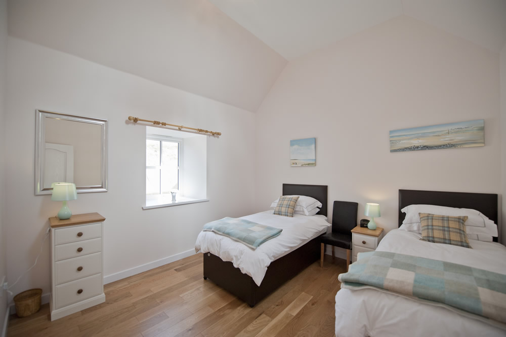 King Duncan's View bedroom — linen and towels included, baby cot available